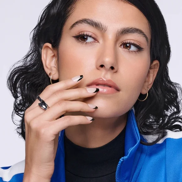 KISS Salon Acrylic French Nails - Picture 7 of 8